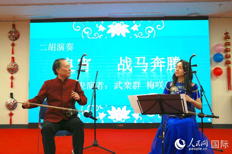 二胡合奏。人民網(wǎng) 許可攝