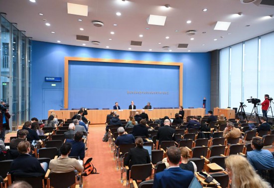 這是2月12日在德國柏林拍攝的《2024年慕尼黑安全報告》發(fā)布現(xiàn)場。新華社記者 任鵬飛 攝