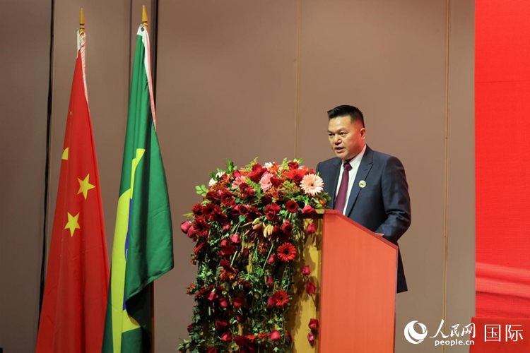 巴西和統(tǒng)會新任會長張小春發(fā)表就職演講。人民網(wǎng)記者 時元皓攝