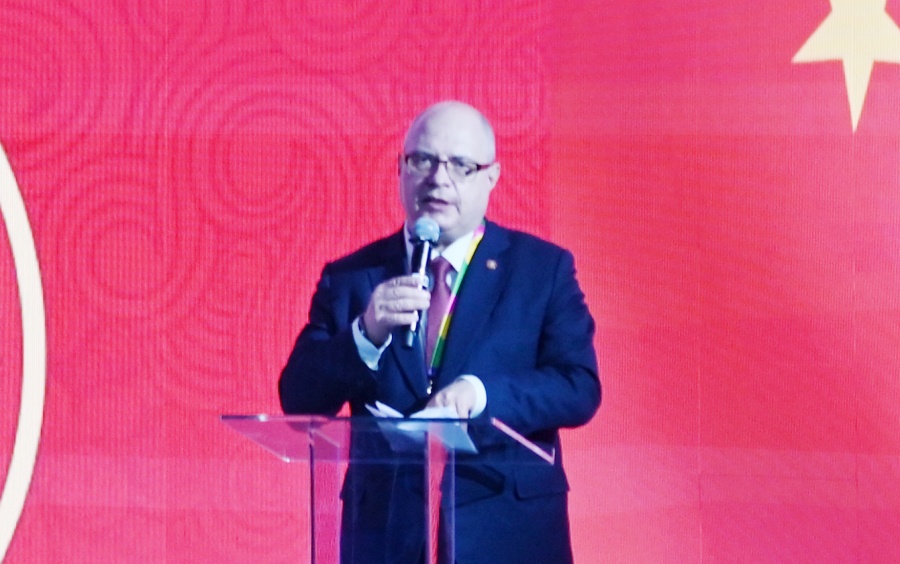 俄羅斯國家杜馬資產(chǎn)、土地和財(cái)產(chǎn)關(guān)系委員會(huì)主席兼俄中議員友好小組主席加夫里洛夫致辭。主辦方供圖