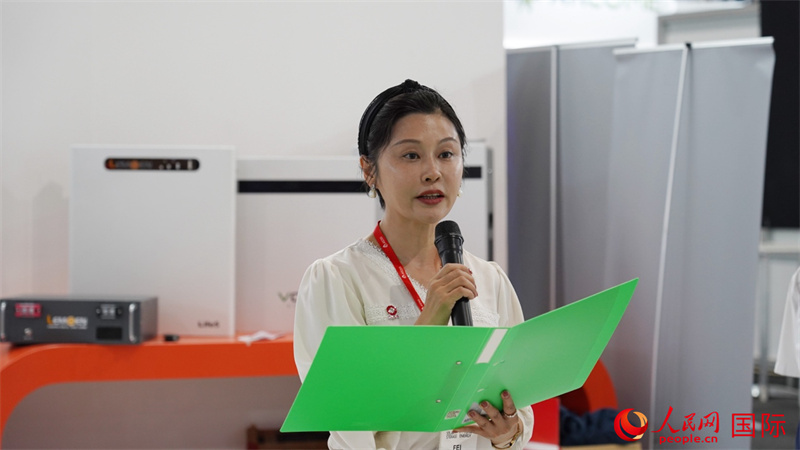 中建材海外經(jīng)濟合作有限公司總經(jīng)理姜婓致辭。人民網(wǎng) 劉暢攝