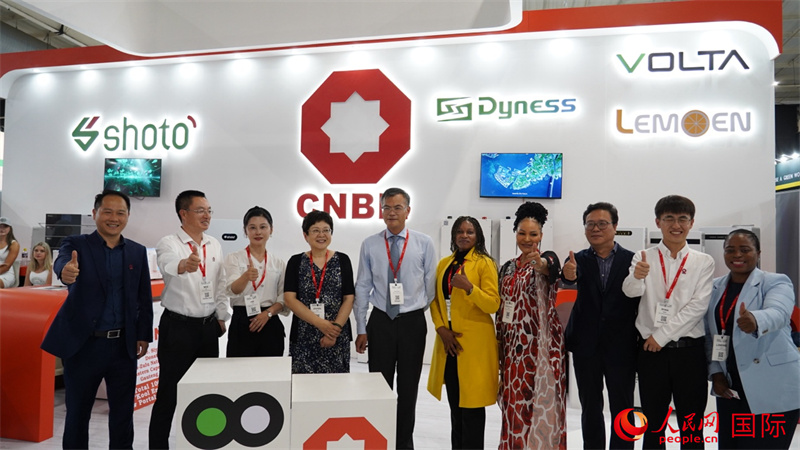 出席嘉賓合影。人民網(wǎng) 劉暢攝