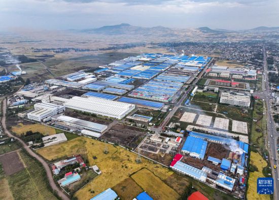 這是2023年11月3日在埃塞俄比亞杜凱姆市拍攝的東方工業(yè)園（無(wú)人機(jī)照片）。 新華社發(fā)（東方工業(yè)園供圖）
