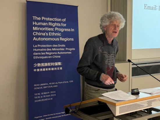 3月18日，由中國人權研究會主辦的“少數(shù)民族權利保障：中國西藏和新疆實踐”主題講座在瑞士日內瓦舉行。圖為比利時知名藏學家安德烈·拉克魯瓦在講座上發(fā)言。新華社記者石松攝