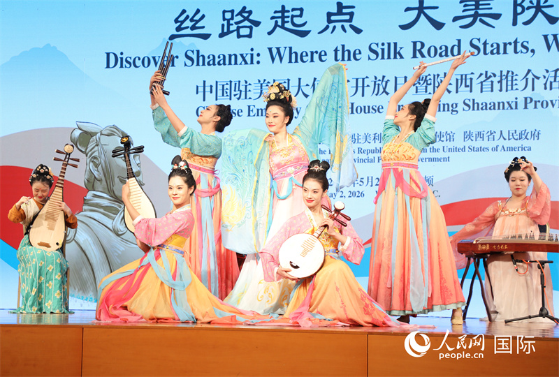 4、陜西舞蹈演員進行了精彩的舞蹈表演。 人民網(wǎng)記者 李志偉攝