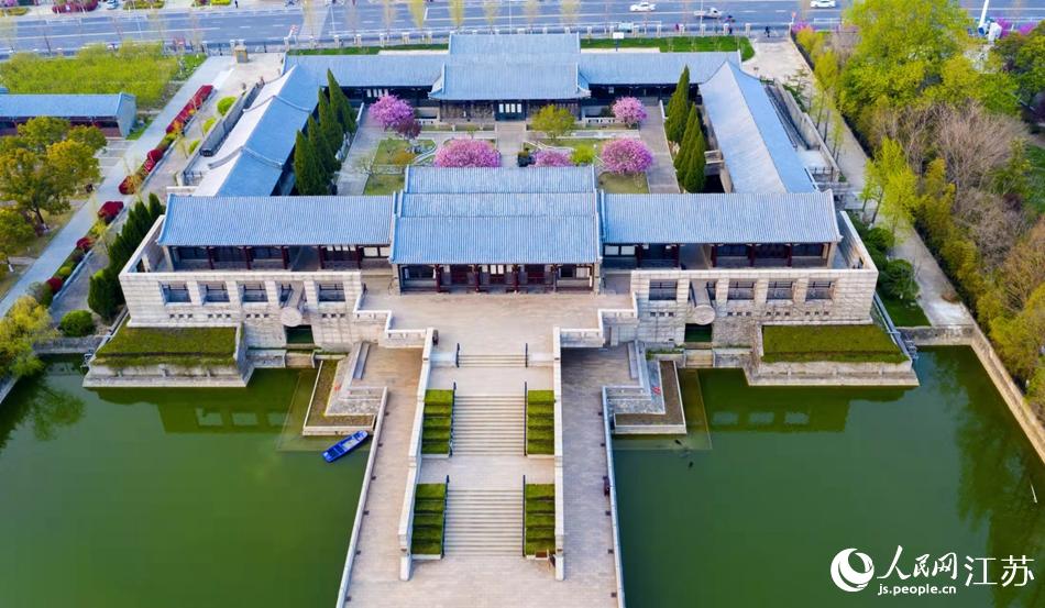 周恩來紀念館內海棠盛開。紀星名攝