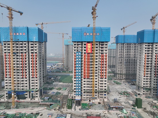 城中村改造一期封頂。賈子龍攝