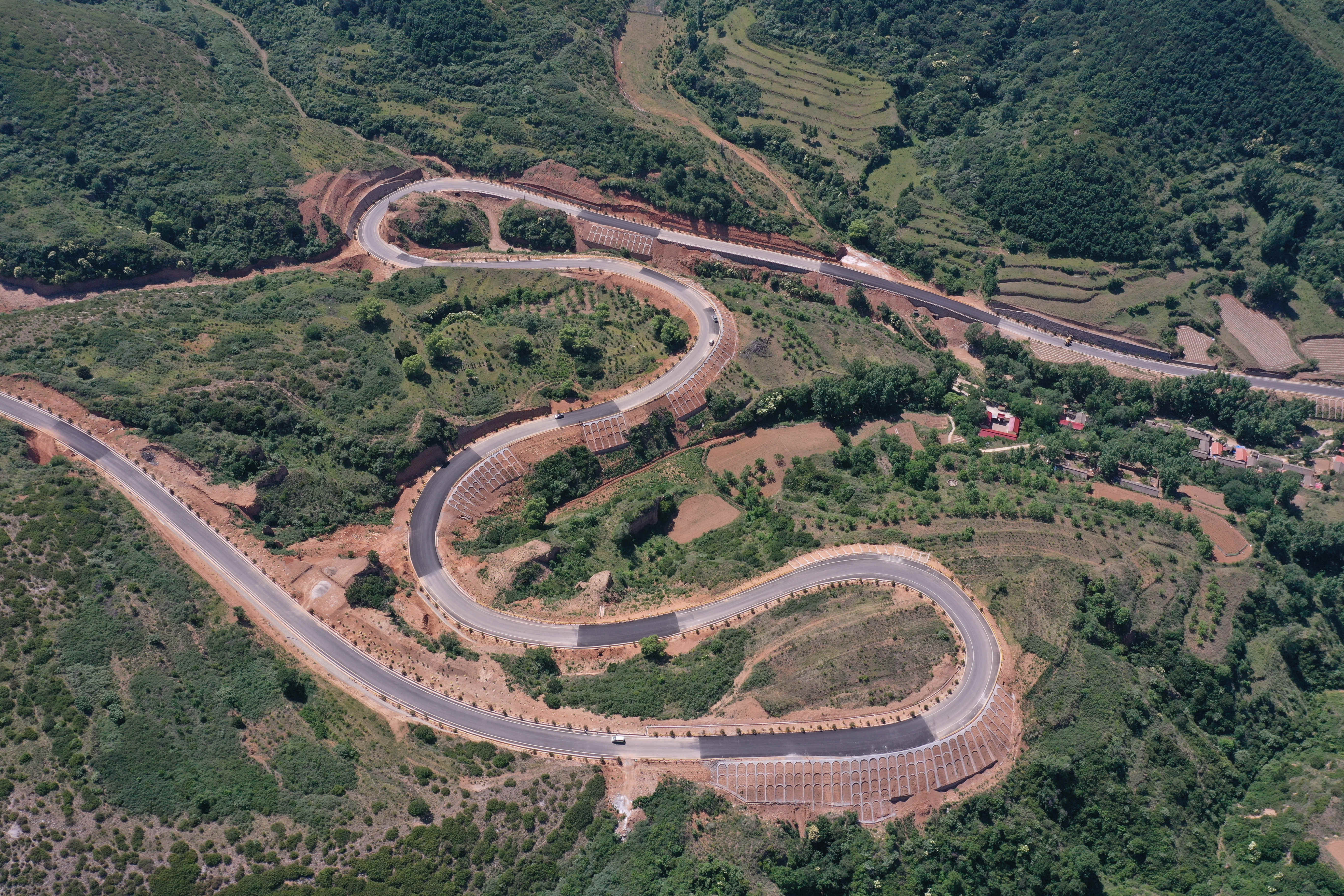 武鄉(xiāng)縣“四好農(nóng)村”航拍。張國(guó)平 攝