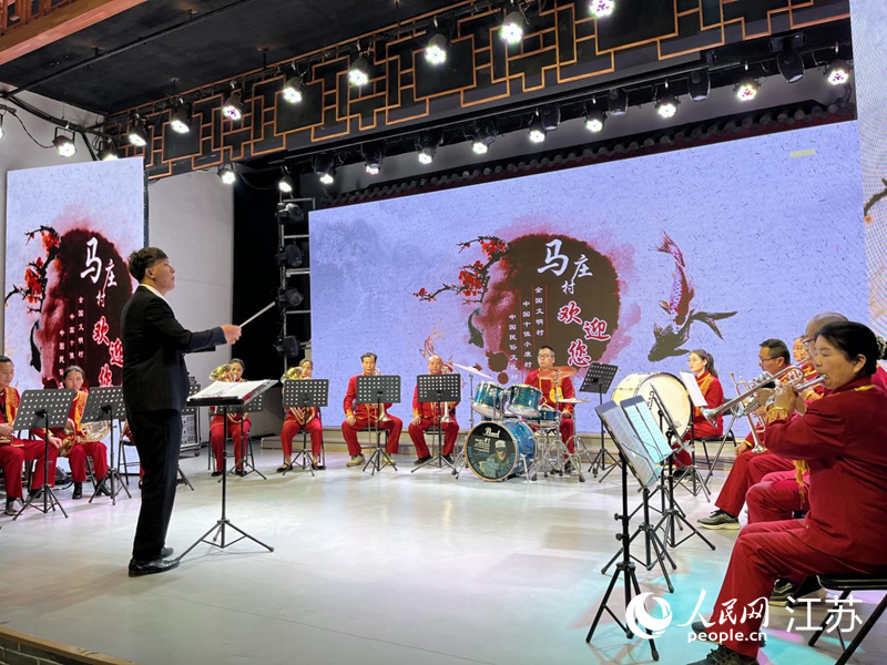 馬莊農民樂團在排練節(jié)目。人民網 李子佩攝