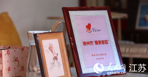 王繼蓮家庭獲得的部分榮譽(yù)。人民網(wǎng) 冷金明攝