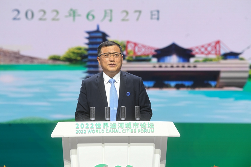 揚州市委常委、常務(wù)副市長陳鍇竑作推介發(fā)言。邵丹攝