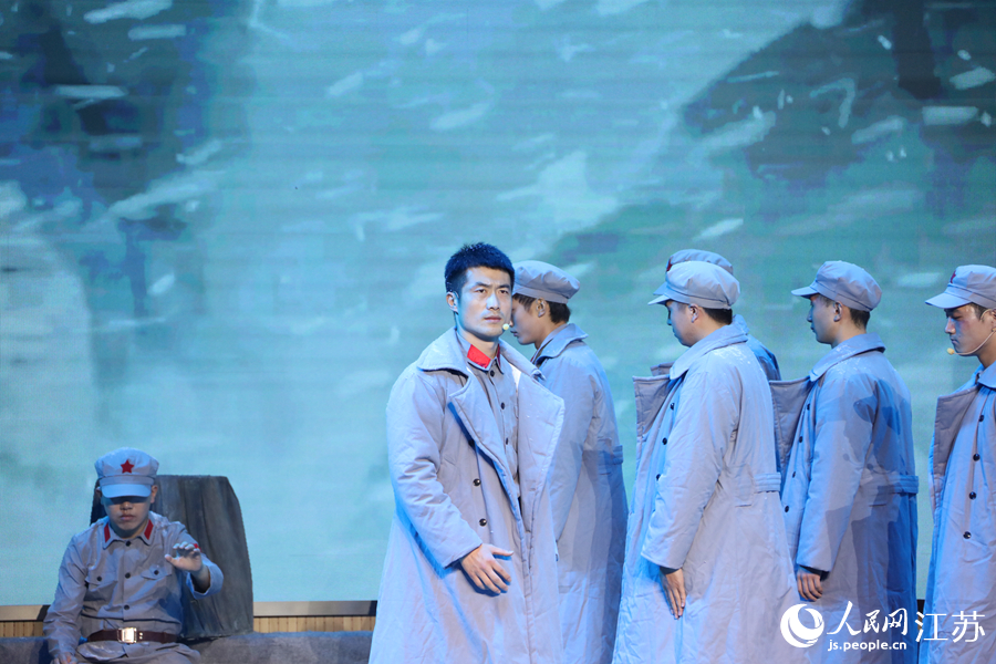 淮安市山陽小學(xué)帶來的紅色故事宣講《豐碑》。人民網(wǎng) 張瀚天攝