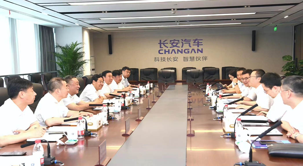 張濤帶隊赴重慶對接洽談項目。 白永民攝