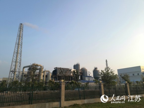 此次被當(dāng)?shù)鼐用穹从硰U氣刺鼻的企業(yè)。 人民網(wǎng) 張玉峰攝