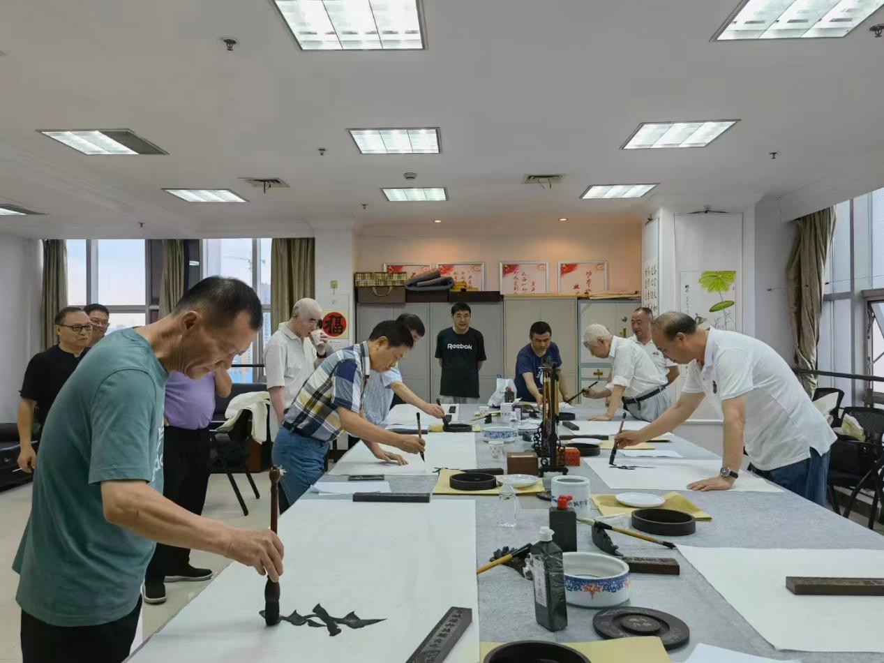 書畫作品創(chuàng)作交流活動(dòng)。鄧慧芳攝