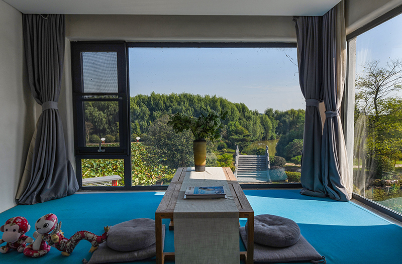 位于四頂山腳下的四頂山居，推窗見景，望山親水。吳芳攝