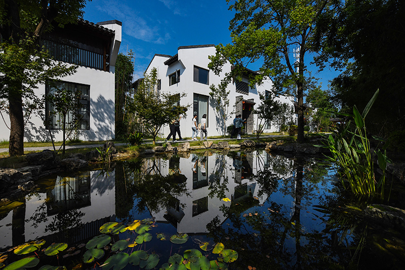 畈塘民宿群保留了江淮建筑的傳統(tǒng)風(fēng)格。吳芳攝