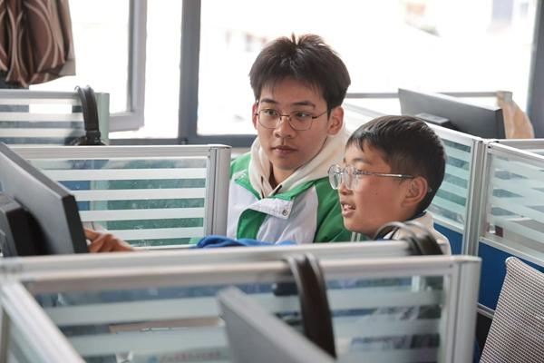 為驗證“高反風險預(yù)測”小程序，這群高中生真去了趟高原