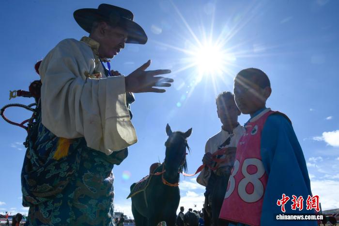 西藏那曲恰青賽馬節(jié)傳統(tǒng)大跑決賽激情上演
