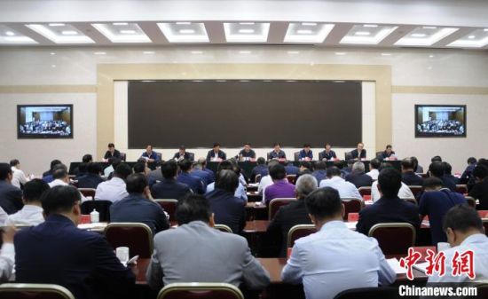 圖為青海省生態(tài)環(huán)境保護警示教育大會現(xiàn)場?！?zhí)砀！z 　　