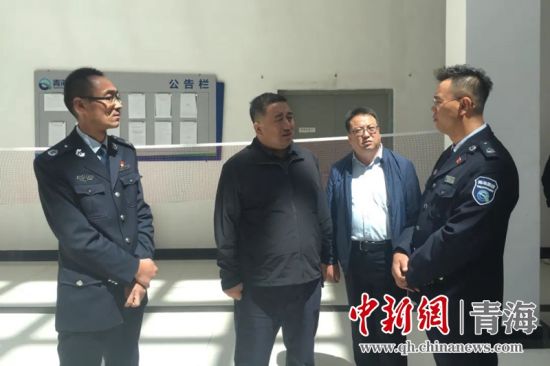圖為生態(tài)環(huán)保專項督查現(xiàn)場。 孫舒亞攝