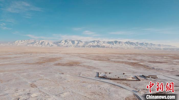 圖為冬季茶卡天空壹號景區(qū)?！±罱瓕?攝