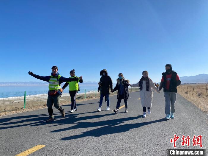 圖為徒步現(xiàn)場。　李江寧 攝