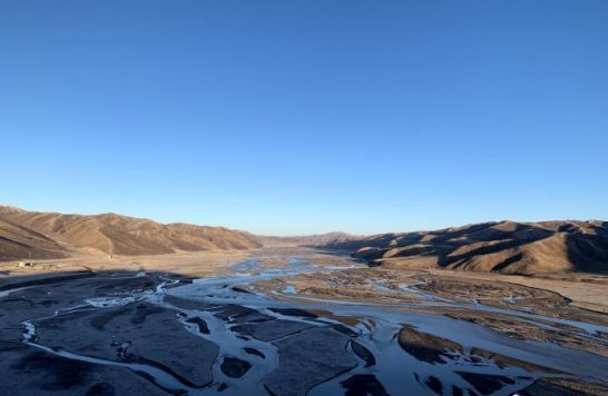 圖為三江源腹地，黃河流經(jīng)達日縣。（資料圖） 孫睿 攝 　　