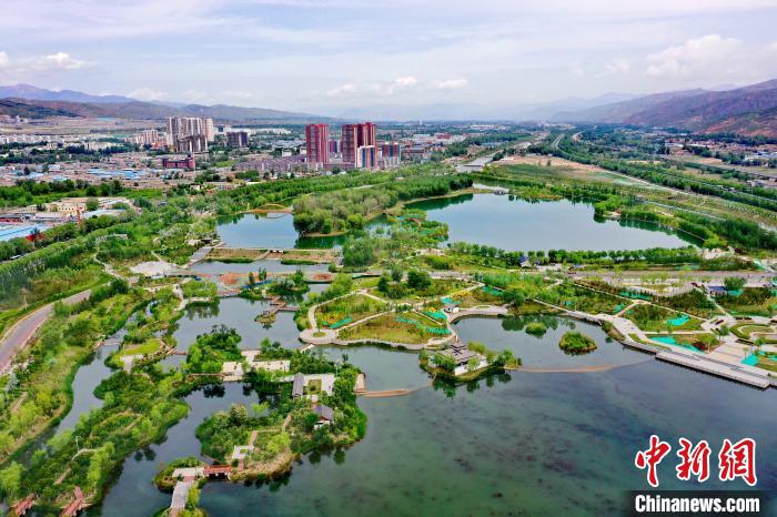 西北城市西寧立生態(tài)文明高地新典范：“一城山水、百園千姿”