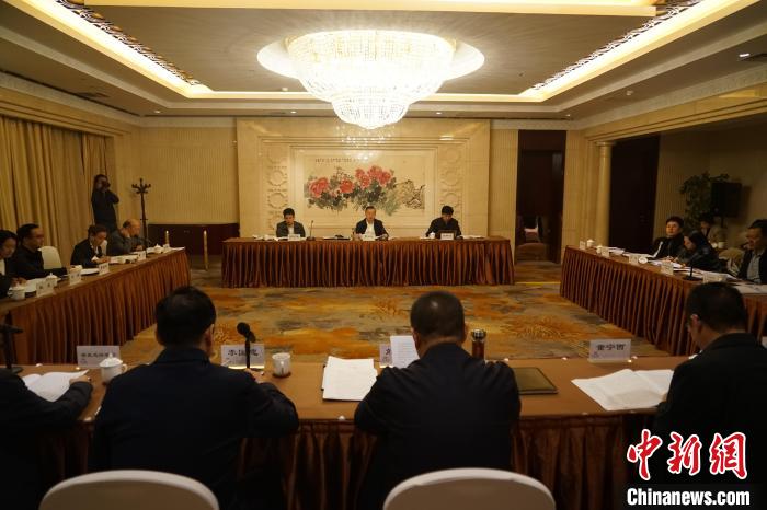 圖為座談會(huì)現(xiàn)場(chǎng)?！∨擞隄?攝