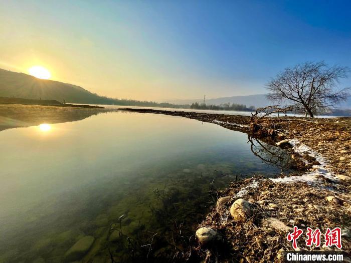 圖為青海省化隆縣黃河濕地景色?！±钣穹?攝