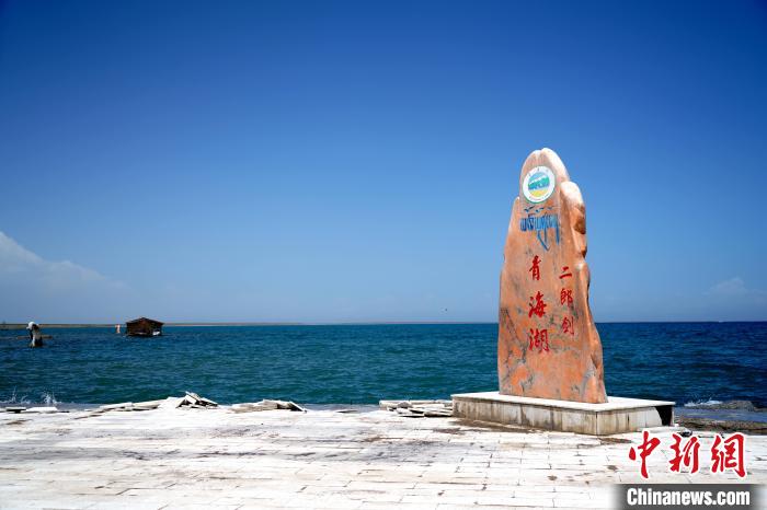 圖為青海湖景區(qū)一角?！O睿 攝