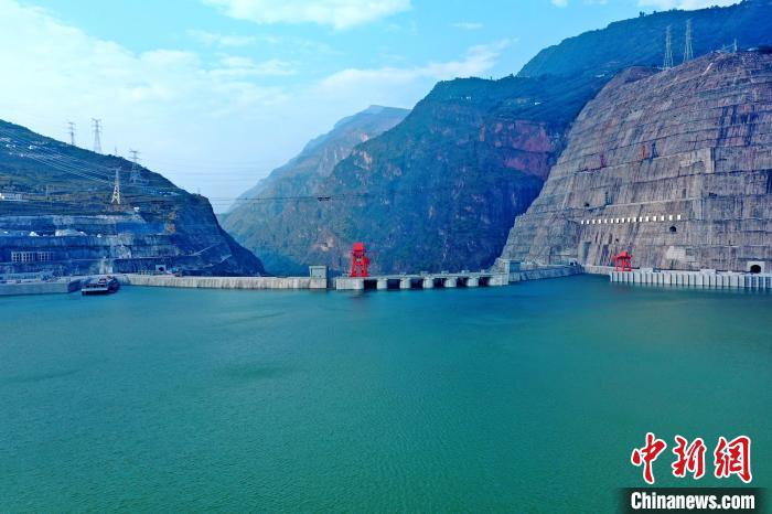 圖為白鶴灘水電站?！∷娝木止﹫D