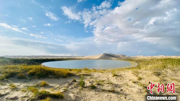 圖為青海湖沙島風(fēng)光?！±罱瓕?攝
