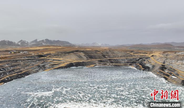 航拍圖為青海省海西蒙古族藏族自治州天峻縣木里礦區(qū)?！●R銘言 攝