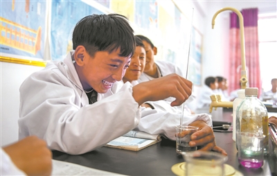 西藏教育:騰飛70年