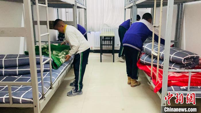 青?，敹嗟卣馂?zāi)后重建見聞：從帳篷教室到分區(qū)上課