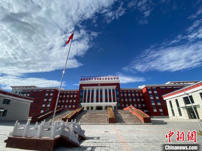 瀾滄江畔開出“教育格?；ā保含F(xiàn)代教育和生態(tài)教育并重