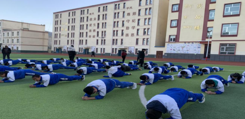 青?，斍撸寒惖剞k班讓孩子享受優(yōu)質(zhì)教育