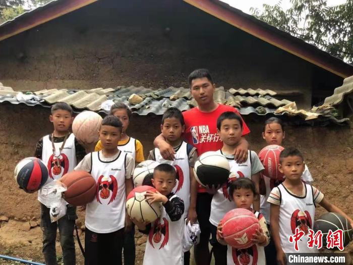 大涼山深處的“造夢人”:托舉“雛鷹”振翅翱翔