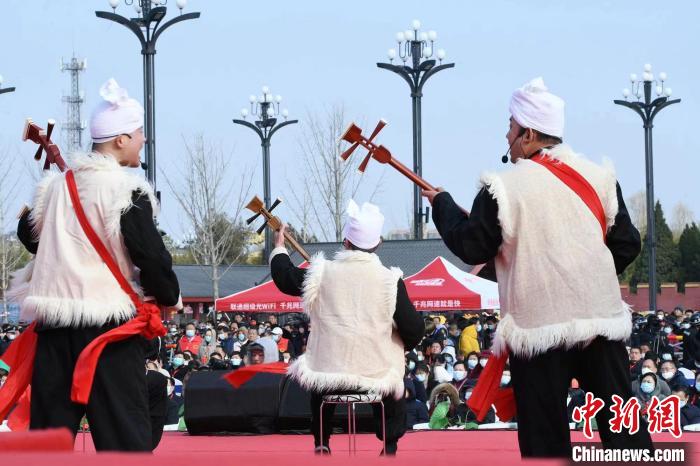 圖為陜北說書展演?！×赫赵?攝