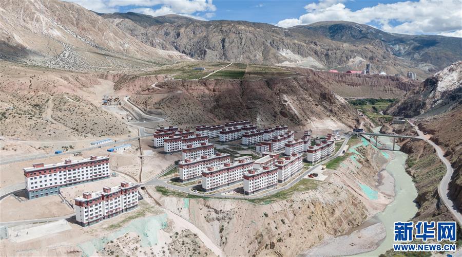 (社會)(1)藏東脫貧影像:為家鄉(xiāng)建設(shè)“添磚加瓦”