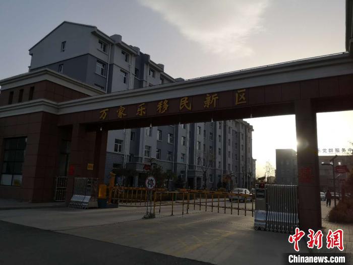 2019年以來，一萬余農(nóng)民搬離山溝，住進(jìn)縣城東郊移民新區(qū)“萬家樂”?！》尔惙?攝