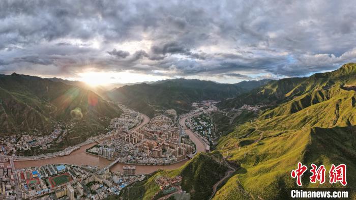 西藏昌都市3.84萬戶、19.46萬貧困人口全部脫貧