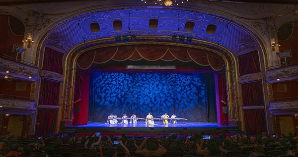 2024匈牙利青少年國(guó)際音樂會(huì)節(jié)目《戰(zhàn)臺(tái)風(fēng)》表演舞臺(tái)現(xiàn)場(chǎng)。兒促會(huì)藝教委供圖