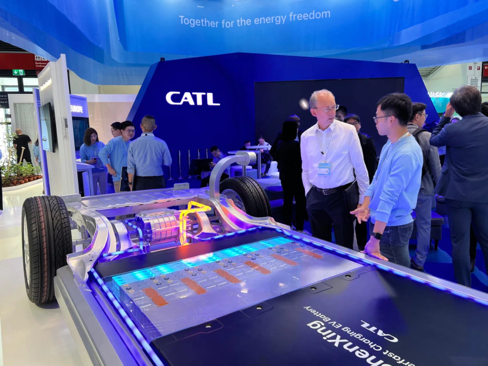 寧德時代在德國國際汽車及智慧出行博覽會的展臺。人民網(wǎng)記者 李強(qiáng)攝