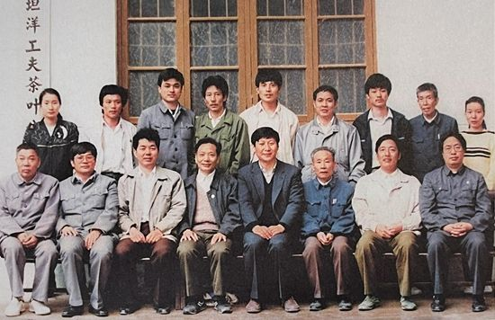 1990年5月，剛調任福州市委書記的習近平到寧德交接工作時，調研福安市社口鄉(xiāng)坦洋工夫茶葉公司。