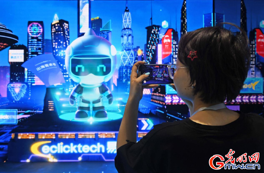 組圖丨AI、網(wǎng)絡(luò)安全、跨境電商……數(shù)字經(jīng)濟(jì)如此 “陜”耀