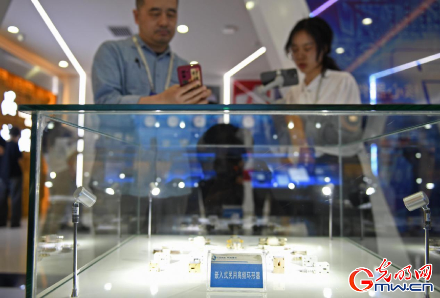 組圖丨AI、網(wǎng)絡(luò)安全、跨境電商……數(shù)字經(jīng)濟(jì)如此 “陜”耀