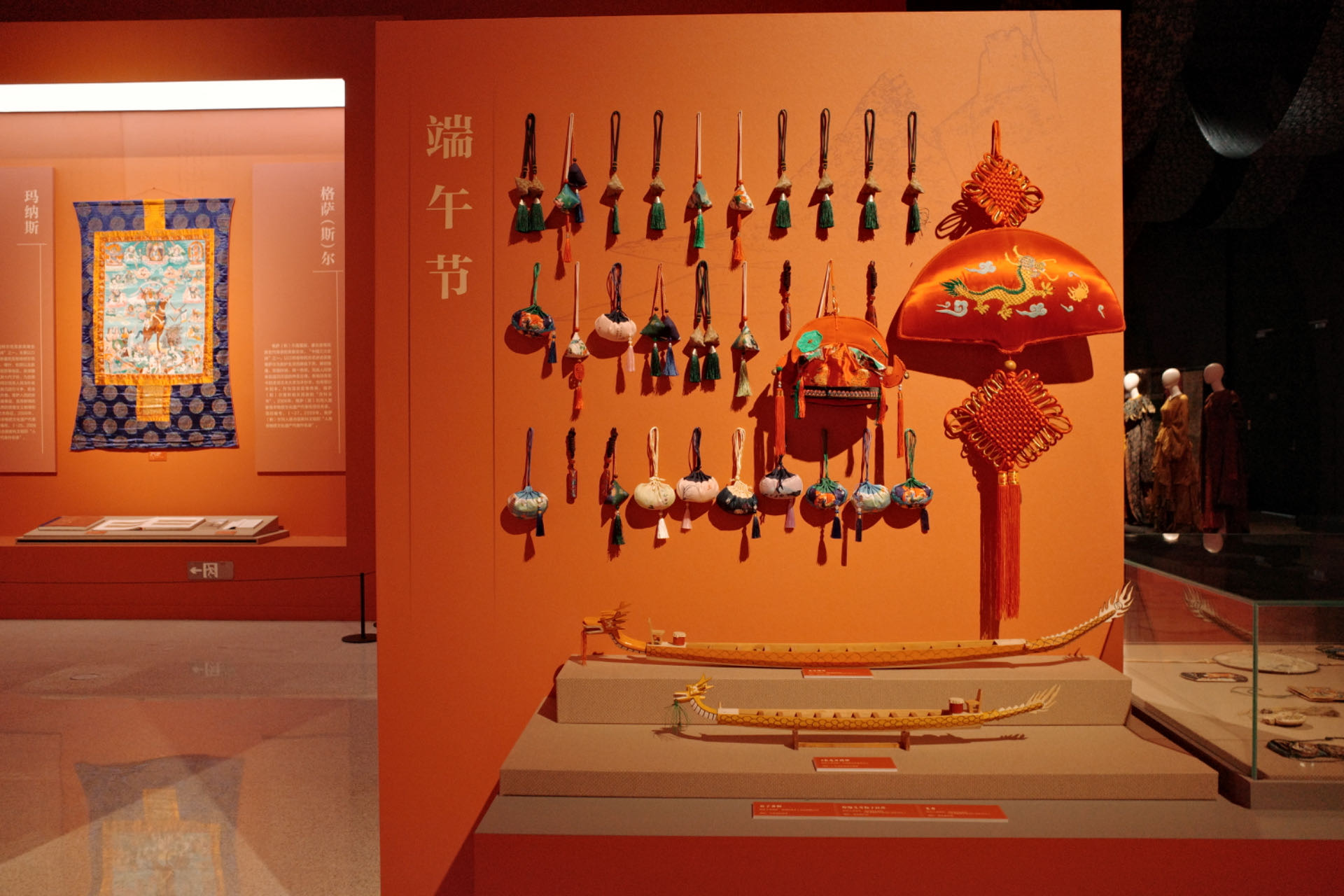 “氣象萬千——中國非遺保護(hù)實踐主題展”展示了端午節(jié)主題的非遺。人民網(wǎng)記者 劉微攝